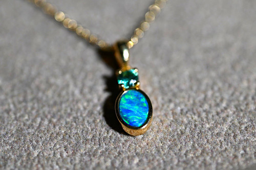 Opal kette mit smaragd - opal, 18k